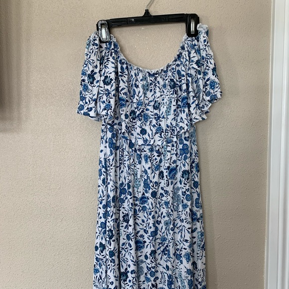 ✨Sale✨H&M shoulder off maxi dress - Picture 2 of 9